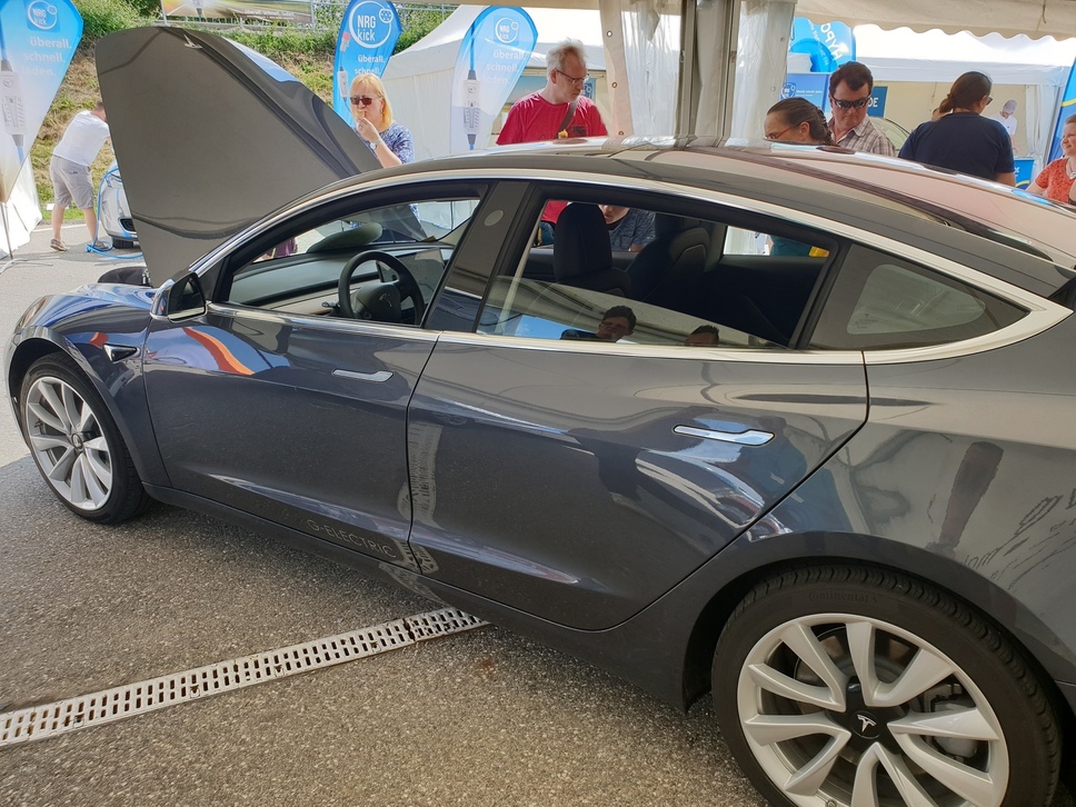 Importiertes Tesla Model 3