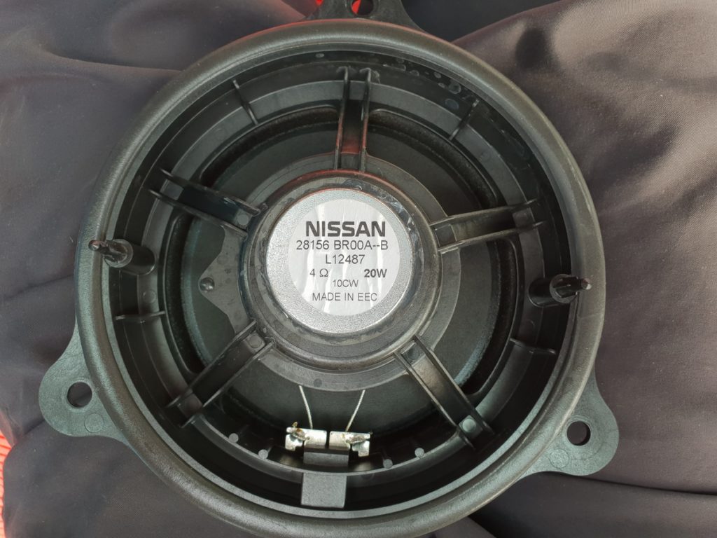 Nissan Lautsprecher mit 4 ohm und 20W