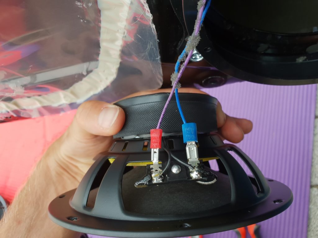 Eton Lautsprecher, lila Kabel = 2,8mm Steckhülse, blaues Kabel = 4,8mm - Hauptsache bei allen Lautsprechern gleich angeschlossen